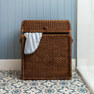 Chest-laundry-basket-teak-in-the-bathroom